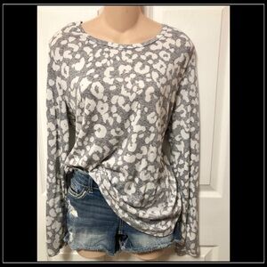 Old Navy Soft Gray Leopard Animal Print Top Shirt XL